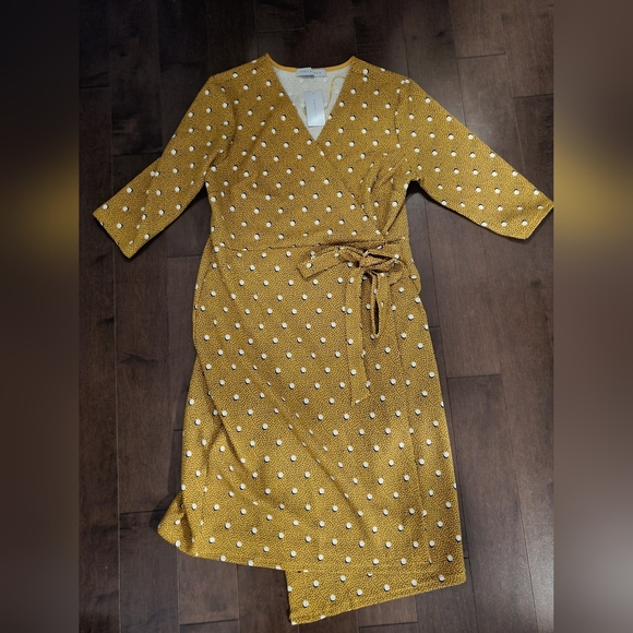 Suzy Shier Yellow Print Wrap Dress - Picture 1 of 2